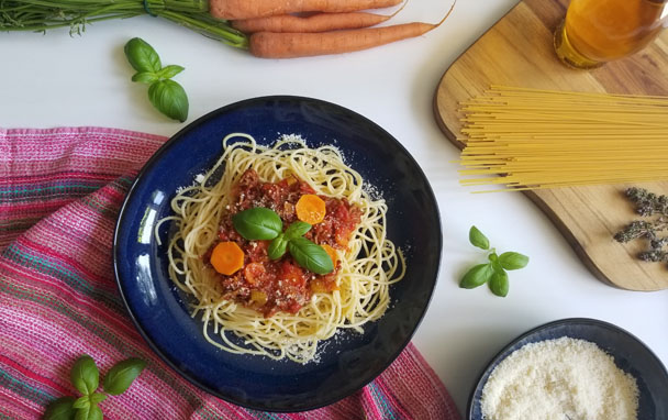 Klassische Spaghetti Bolognese mit Möhren